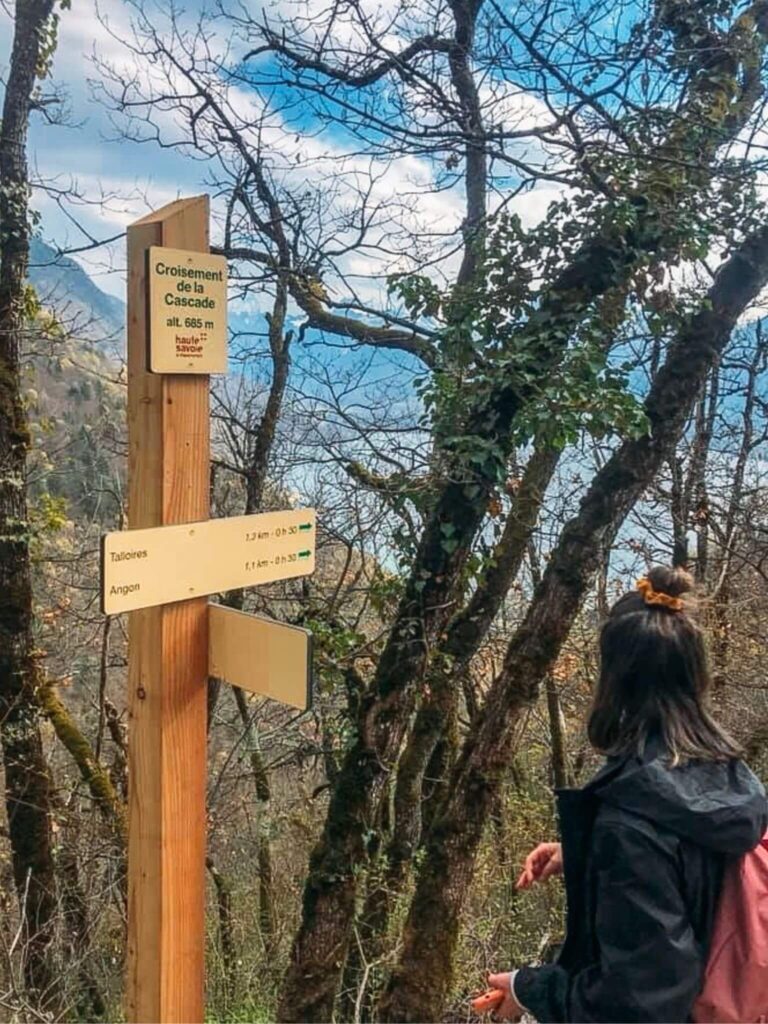 Signpost with directions on the hike to Cascade d'Angon.