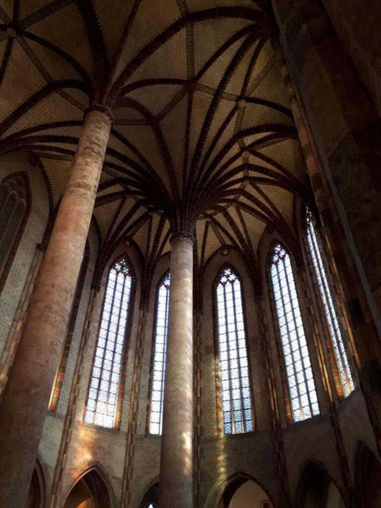 The palm tree columns inside the Counvent des Jacobins in Toulouse.