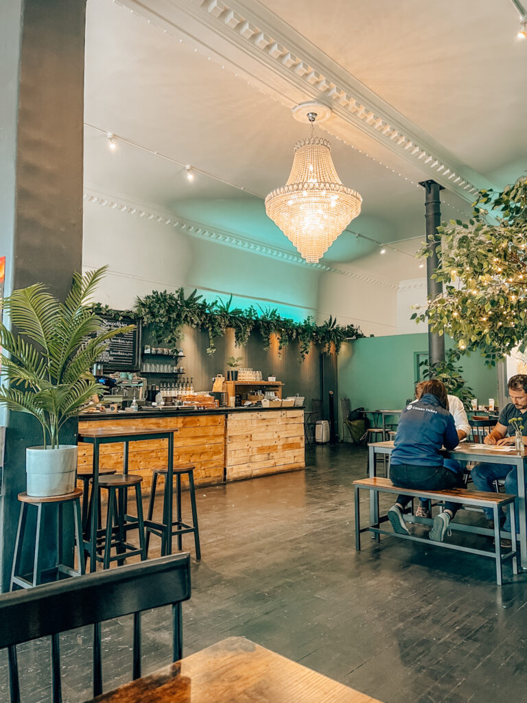 inside Pulp 'n' Grind, a coffee and juice bar in Edinburgh