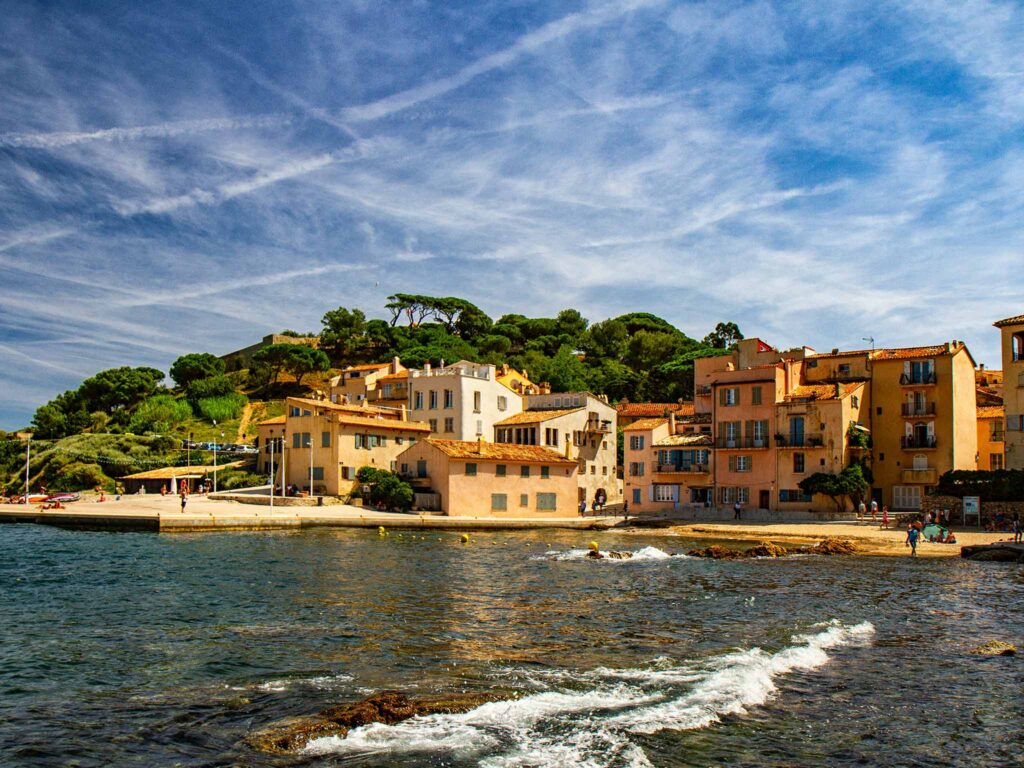 Old town of Saint-Tropez, as seen from Quai de la Pesquiรจre